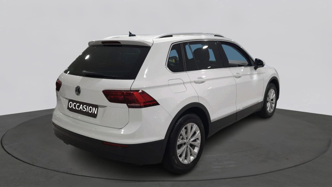 Volkswagen Tiguan 1.5 TSI Comfortline Business | Trekhaak | Navigatie