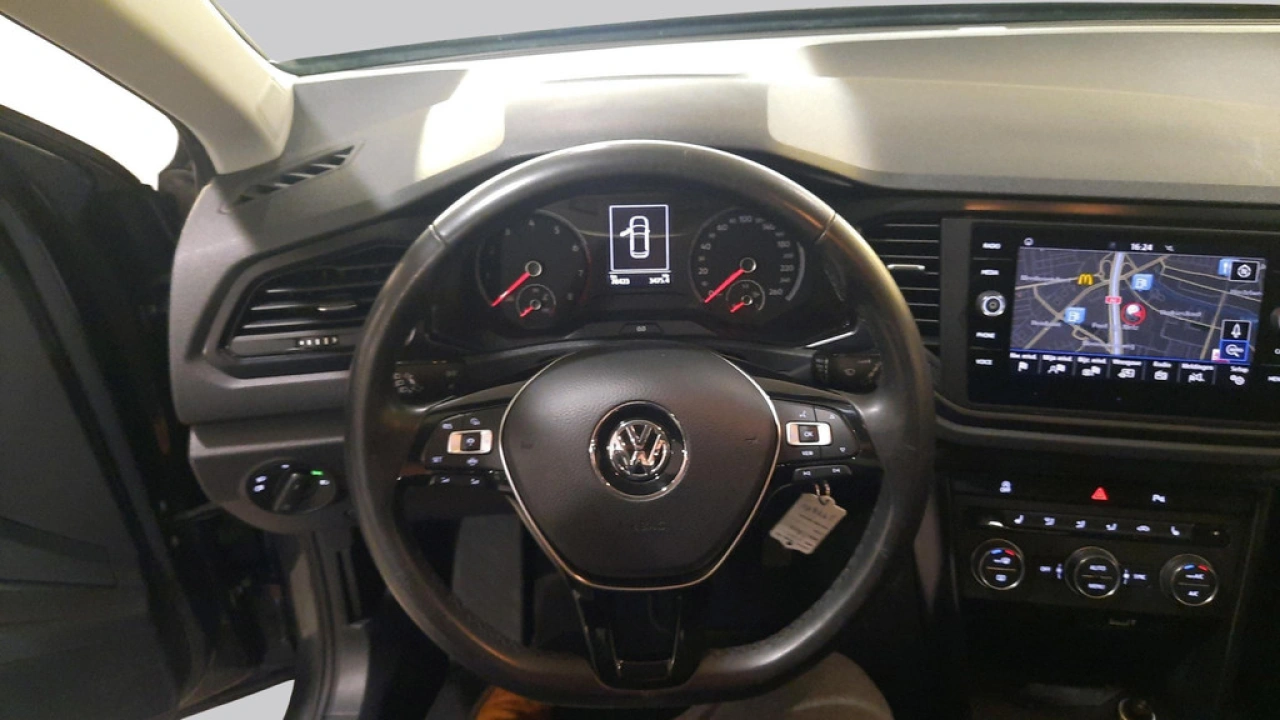 Volkswagen T-Roc 1.0 TSI | Navigatie | Trekhaak | Climatronic | verwarmde voorstoelen