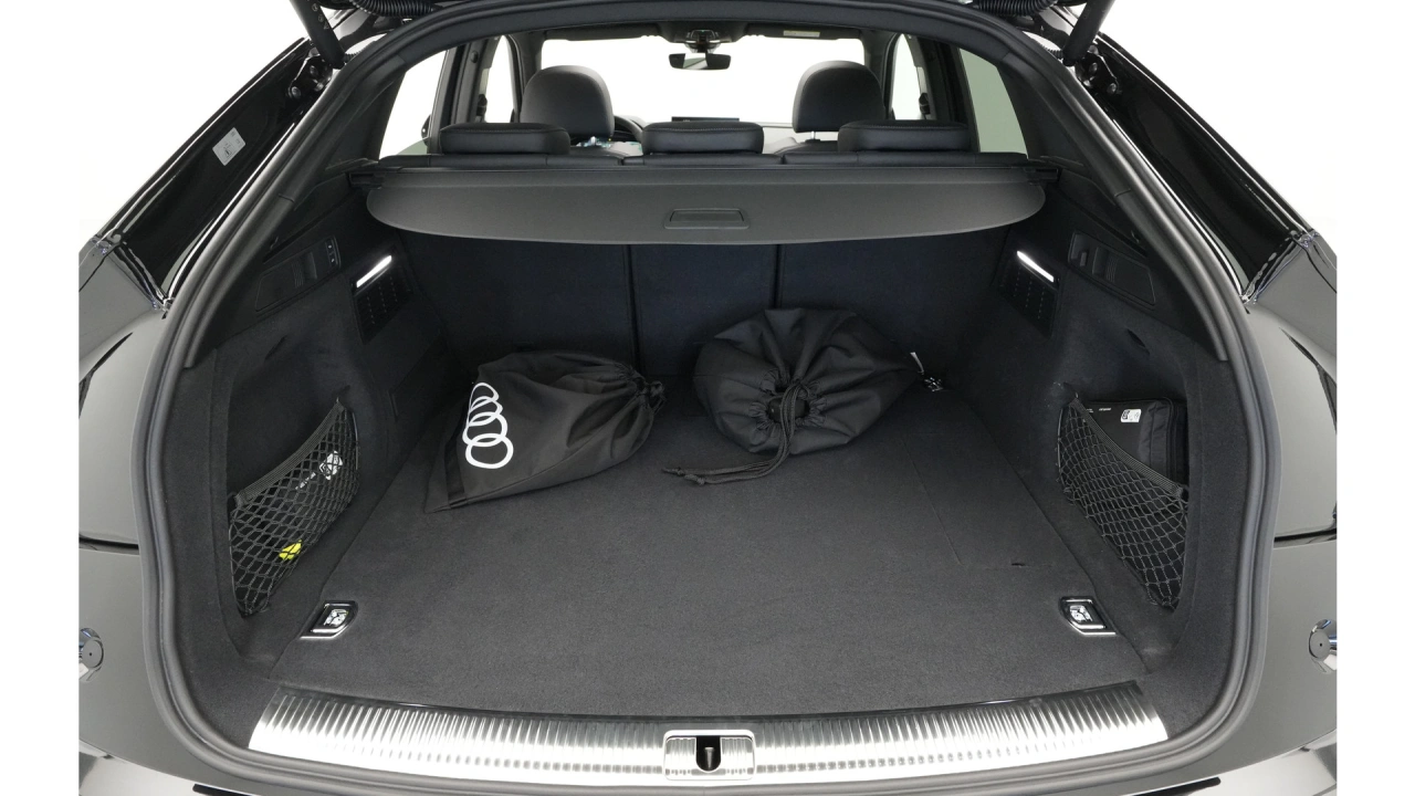 Audi Q5 Sportback S edition competition
