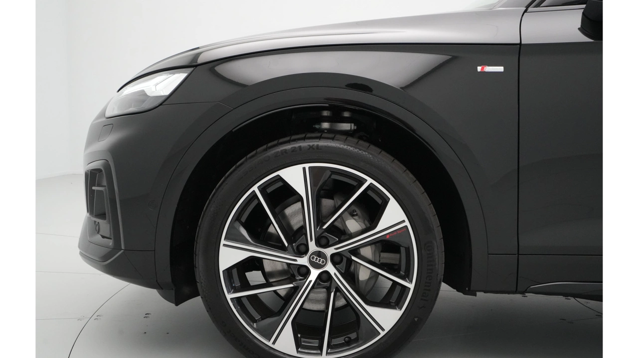 Audi Q5 Sportback S edition competition