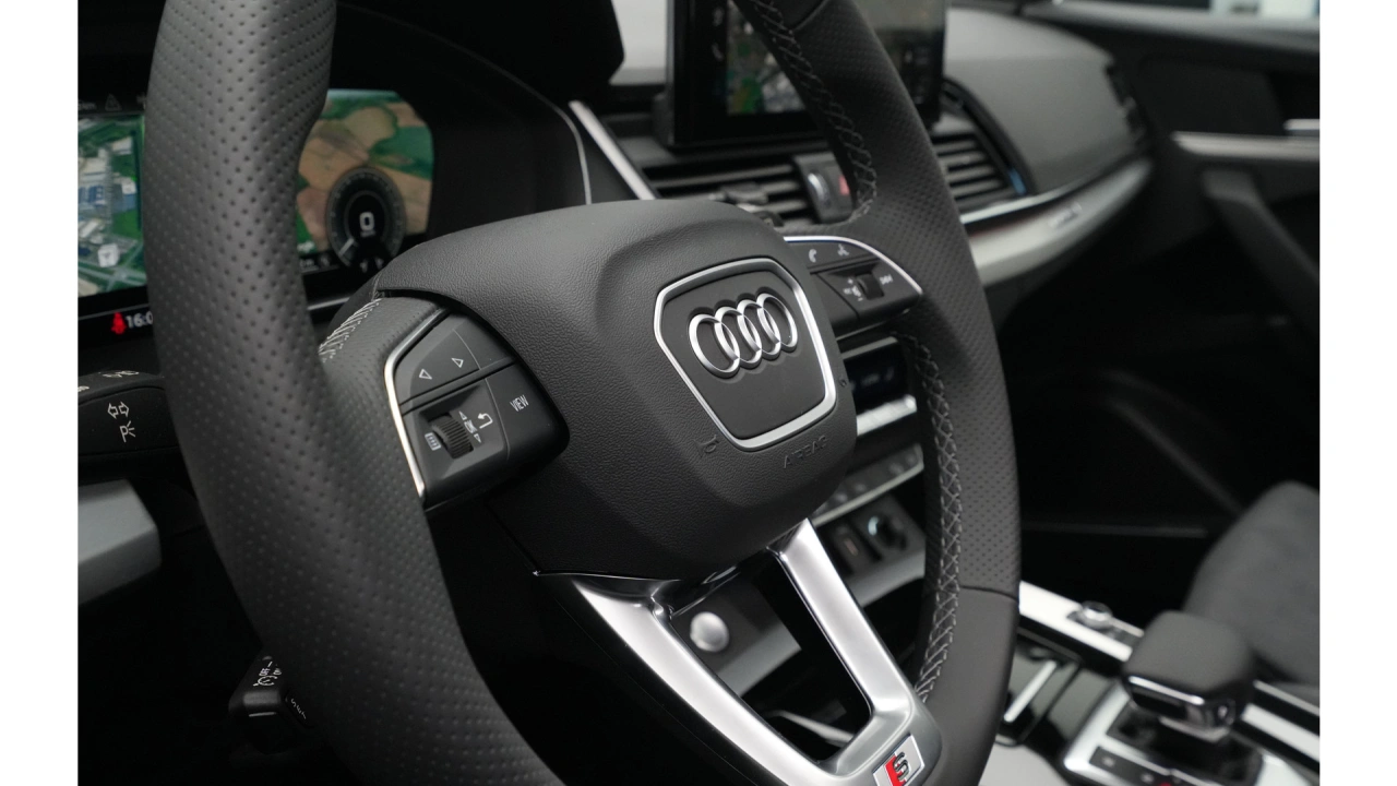 Audi Q5 Sportback S edition competition