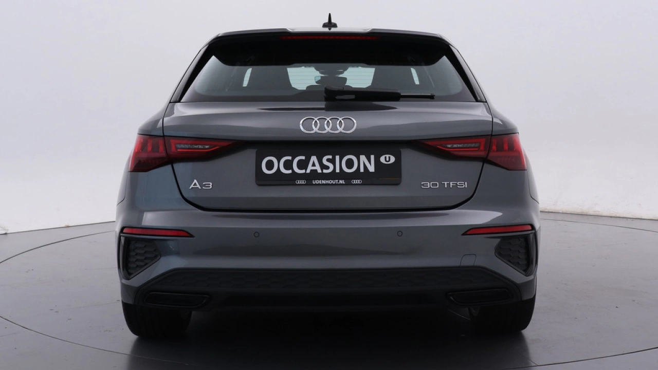 Audi A3 Sportback 30 TFSI S edition | Zwart Optiek | 17