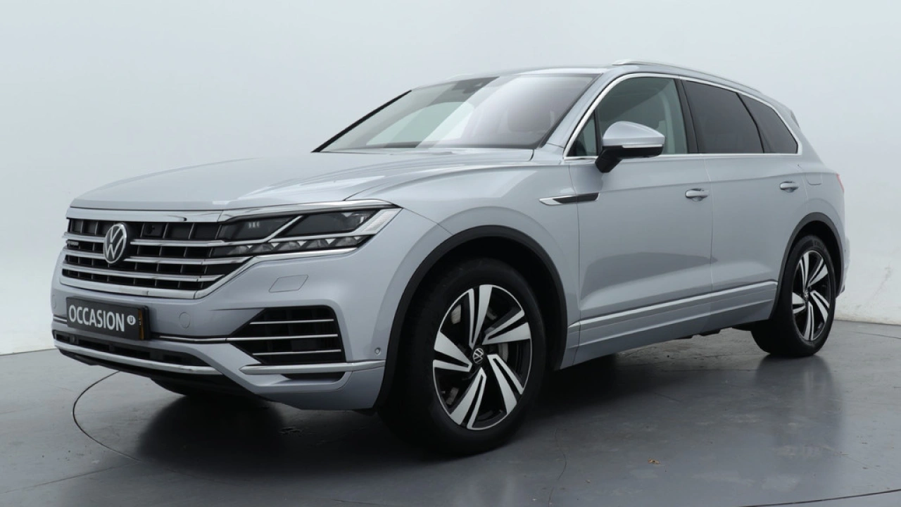 Volkswagen Touareg 3.0 TSi V6 381pk eHybrid 4MOTION Nachtzicht Luchtvering Leder Panoramadak