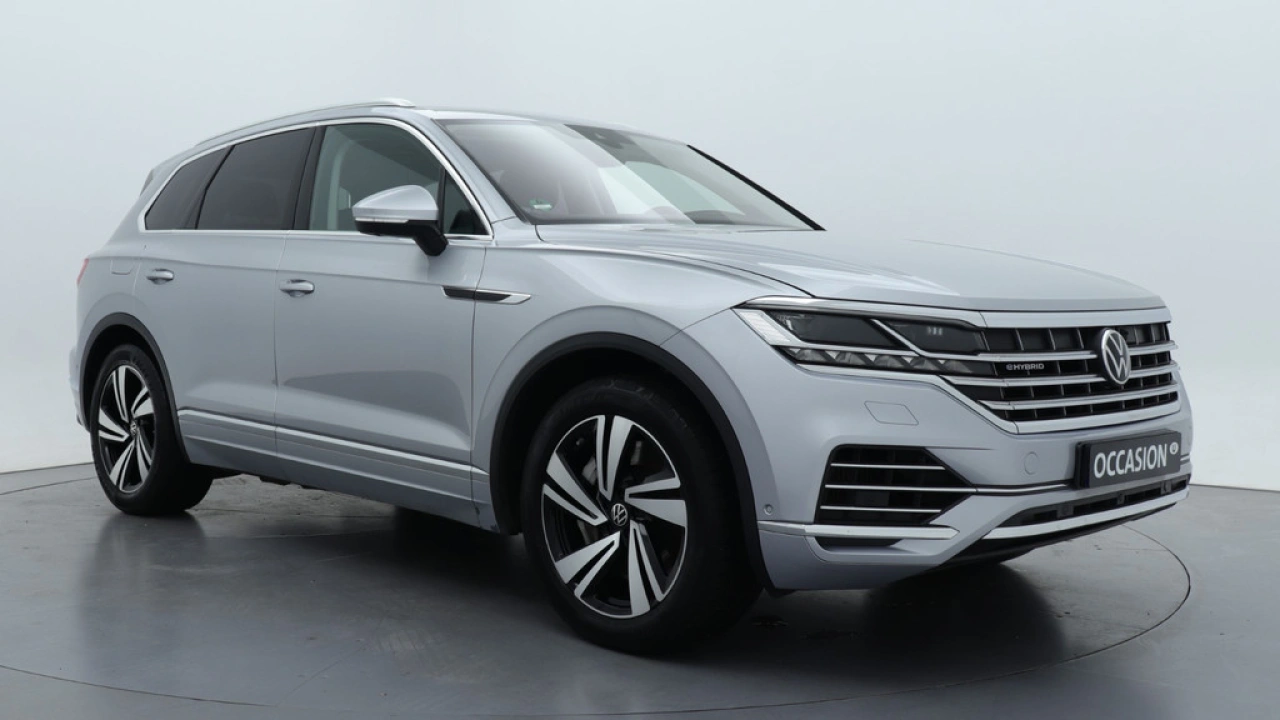 Volkswagen Touareg 3.0 TSi V6 381pk eHybrid 4MOTION Nachtzicht Luchtvering Leder Panoramadak