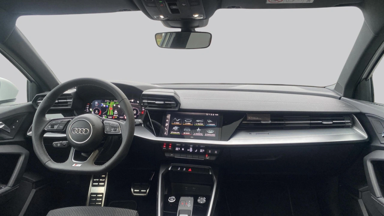 Audi A3 Limousine 30 TFSI 110pk S edition / Panoramadak / Optiekpakket zwart / Achteruitrijcamera