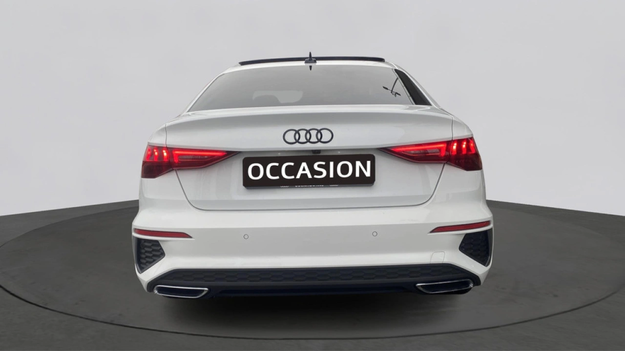 Audi A3 Limousine 30 TFSI 110pk S edition / Panoramadak / Optiekpakket zwart / Achteruitrijcamera