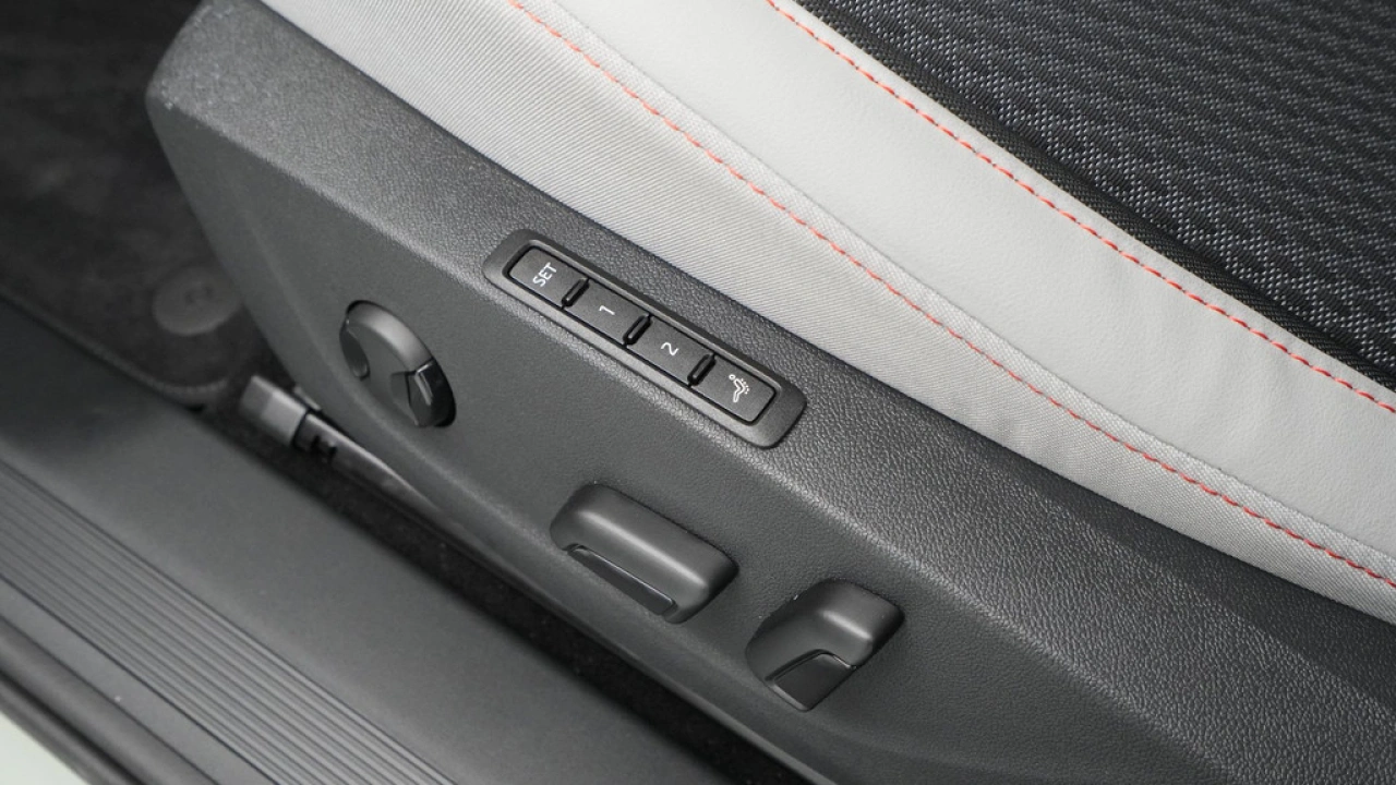 Škoda Elroq Camera HuD Canton Stoelverwarming v+a Memory Seat Trekhaak