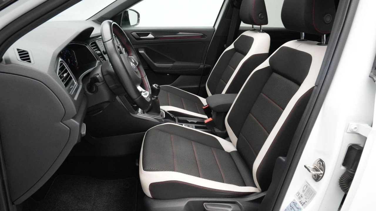 Volkswagen T-Roc 1.5 TSI 150pk Sport R-Line