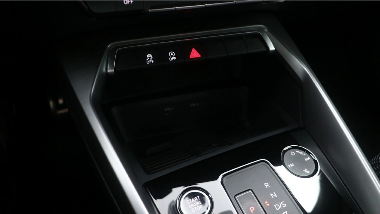 Audi A3 Limousine 30 TFSI S edition | Navigatie | Carplay | Climate control |