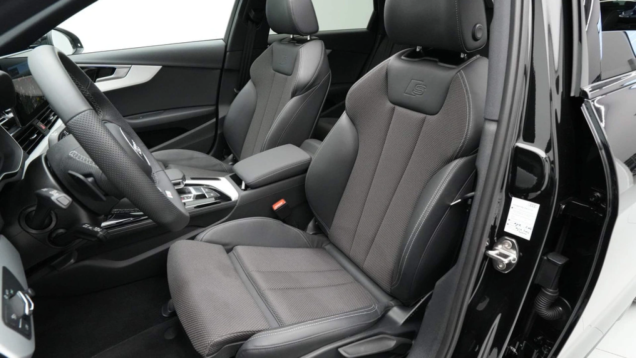 Audi A4 Avant 35 TFSI 110 kW/150 pk S-Tronic S line edition Competition