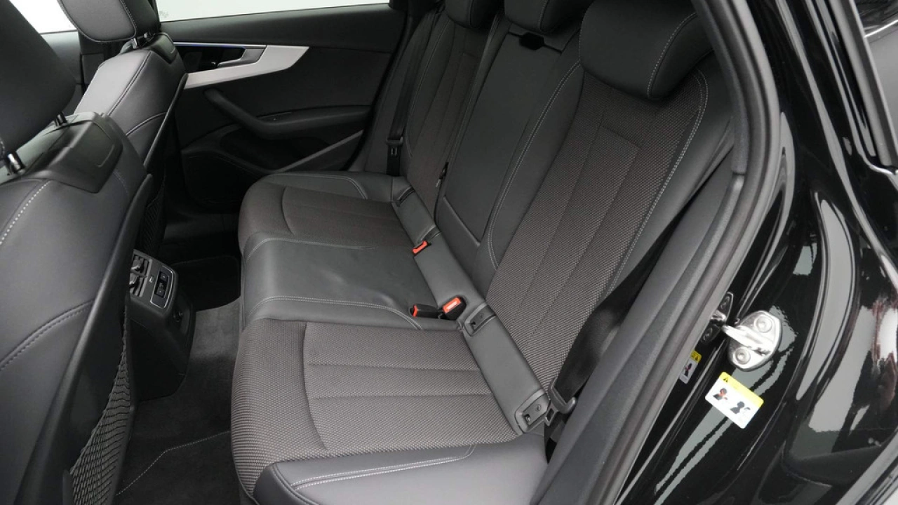 Audi A4 Avant 35 TFSI 110 kW/150 pk S-Tronic S line edition Competition