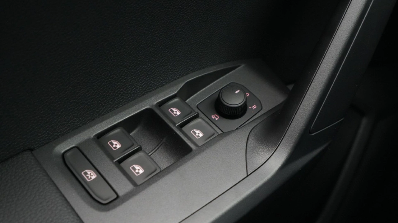 SEAT Arona 1.0 EcoTSI Style Business Connect hand.