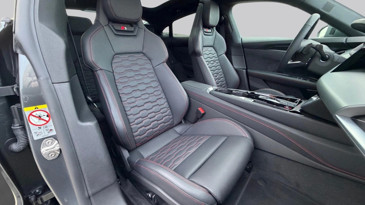 Audi e-tron GT QUATTRO S e-tron GT 97kWh 592 2AT