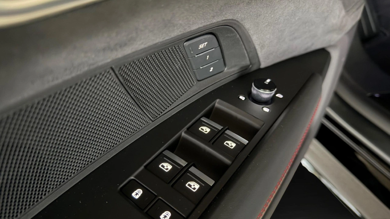 Audi e-tron GT QUATTRO S e-tron GT 97kWh 592 2AT