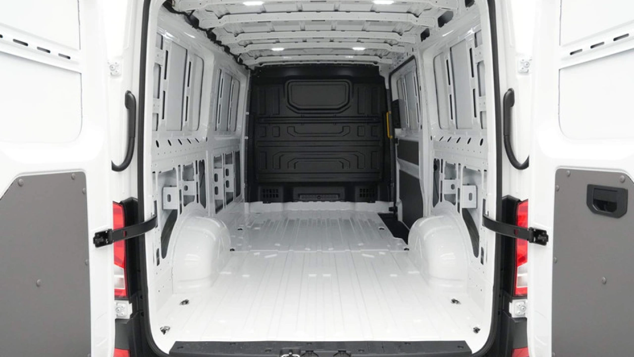 VW Bedrijfswagens Crafter 2.0 TDI 103kW 140PK GVW 3.0T L3H2 Highline AUT