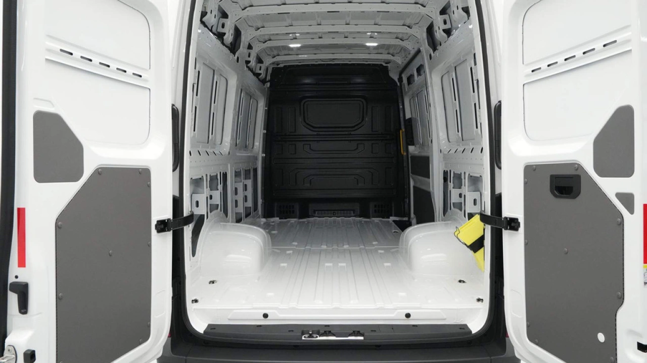 VW Bedrijfswagens Crafter 2.0 TDI 120kW 164PK GVW 5.0T L3H3 DL Highline EURO VI RWD