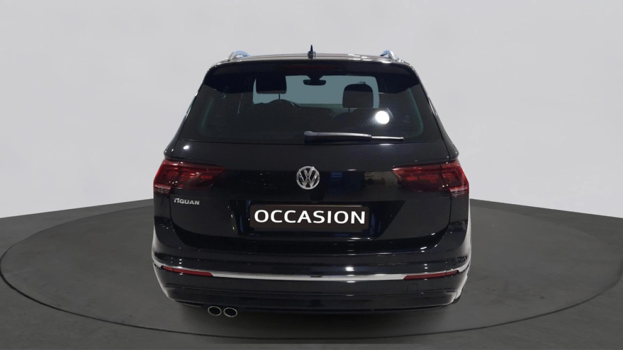 Volkswagen Tiguan 1.5 TSI ACT Automaat Highline Business R | Trekhaak | Binnenkort beschikbaar