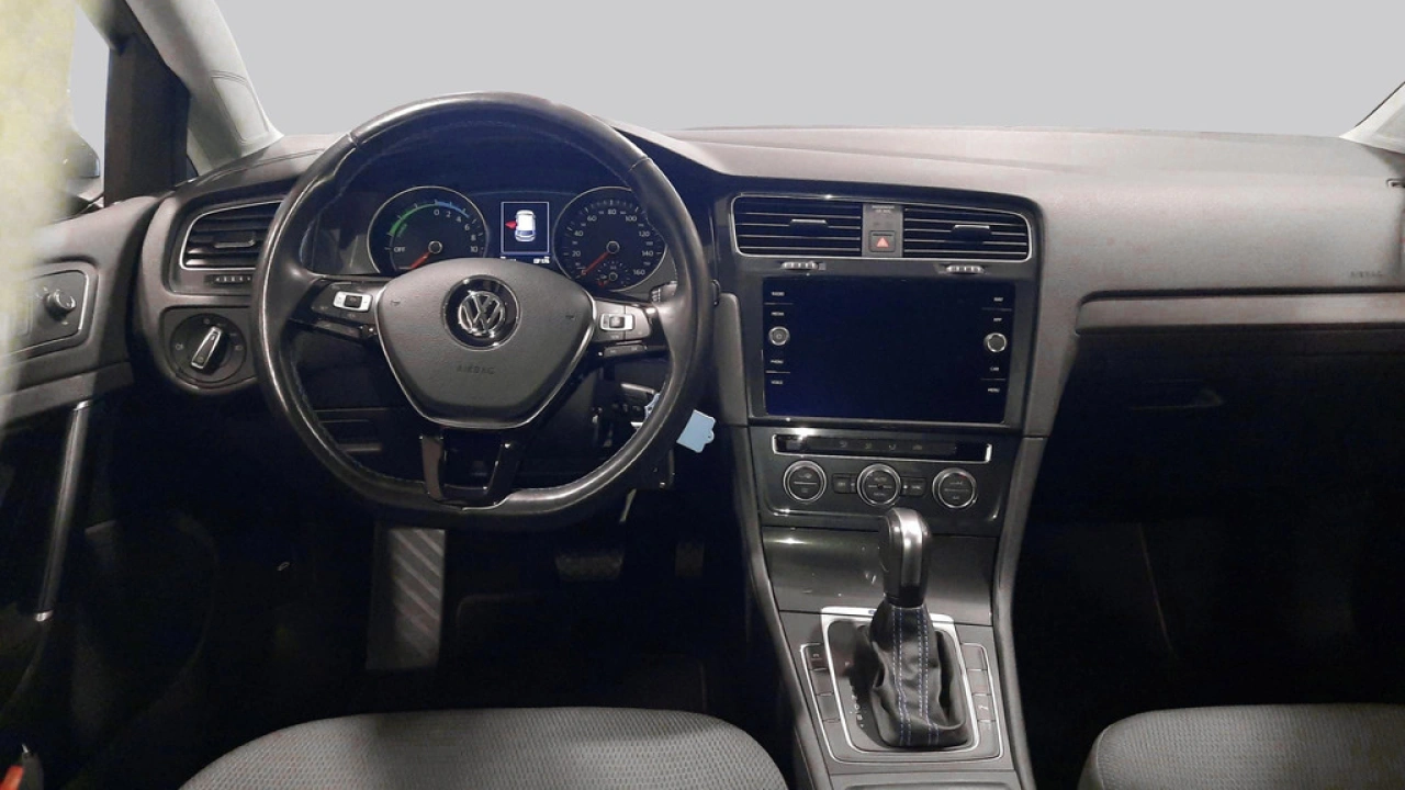 Volkswagen e-Golf E-DITION | Warmtepomp | LED | Parkeersensoren | Navigatie