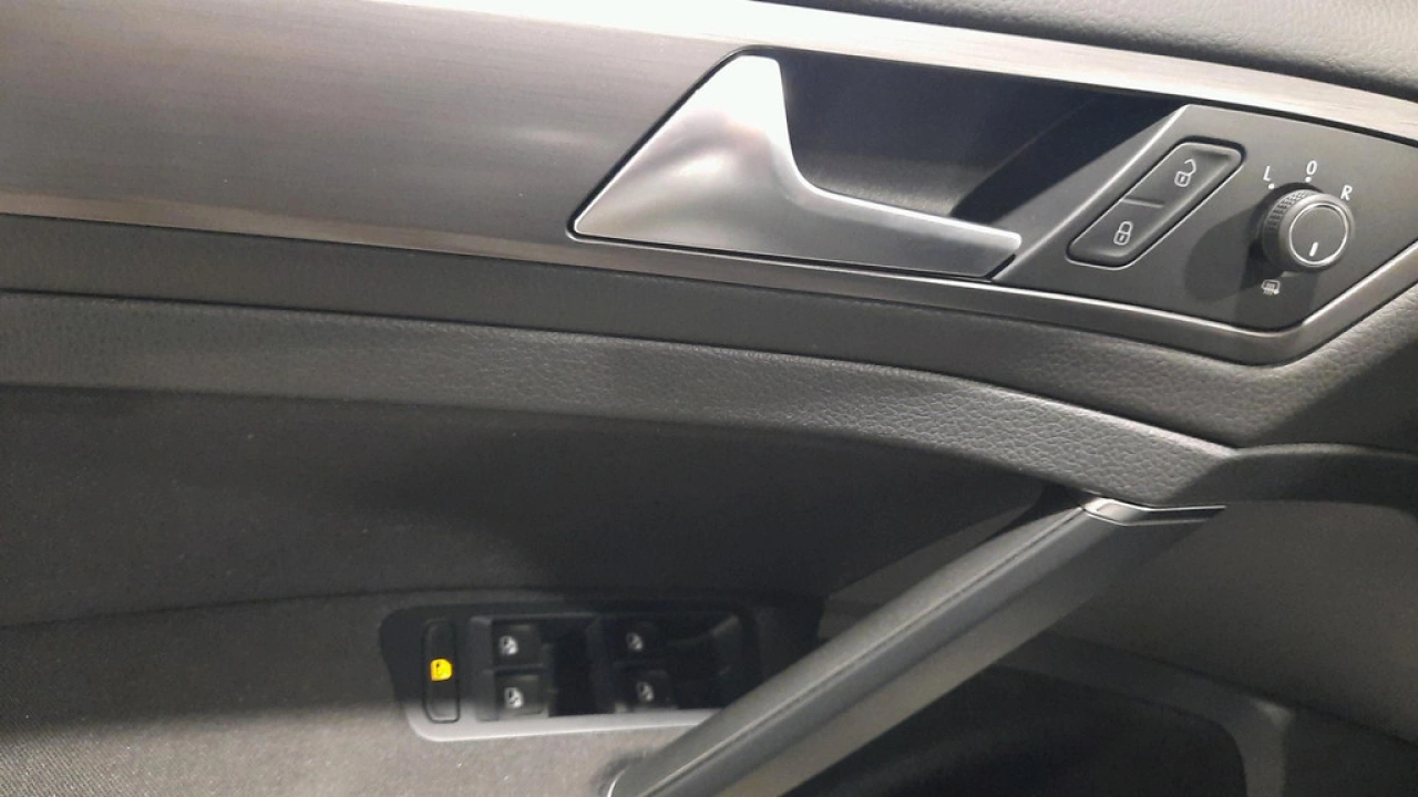 Volkswagen e-Golf E-DITION | Warmtepomp | LED | Parkeersensoren | Navigatie