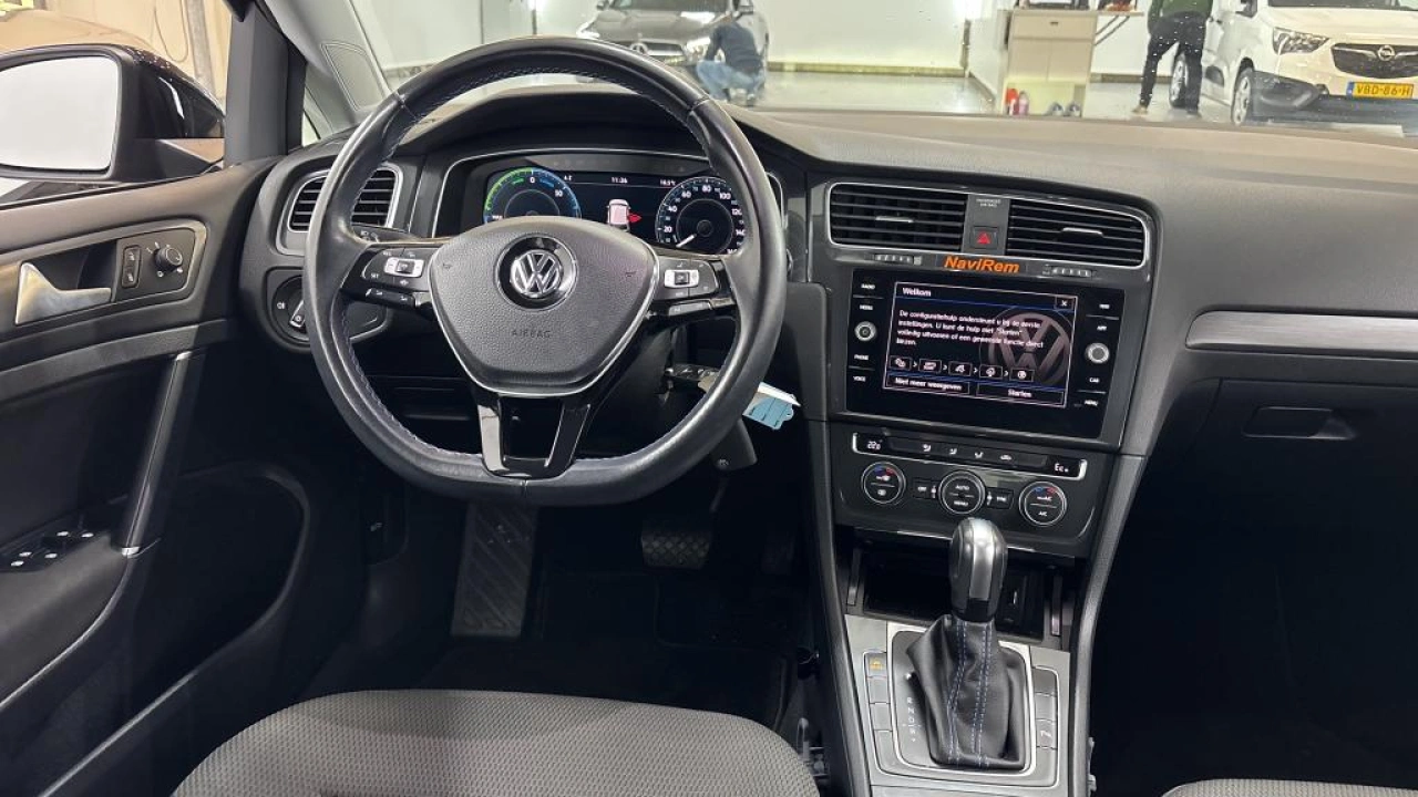 Volkswagen e-Golf E-DITION | Warmtepomp | Camera | Navi | Active Info Display