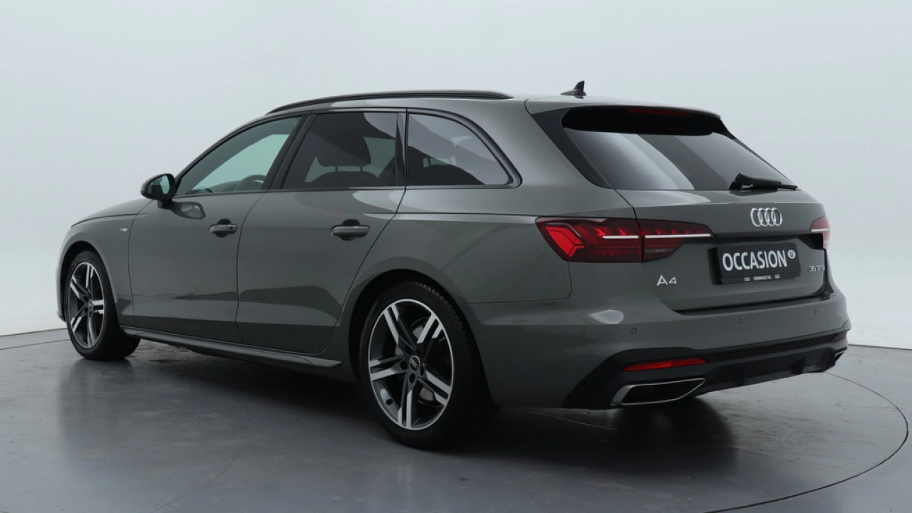 Audi A4 Avant 35 TFSI S edition Competition | Zwart optiek | Tour | 18