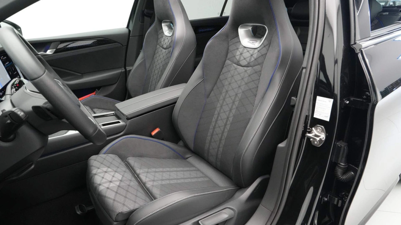 Volkswagen Passat Variant 1.5 eTSI 150pk DSG R Line BlackStyle