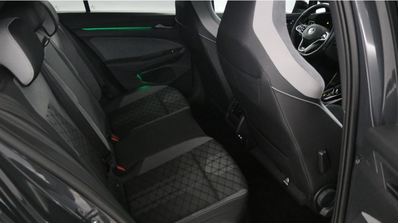 Volkswagen Golf 1.5 eTSI R-Line Black Style