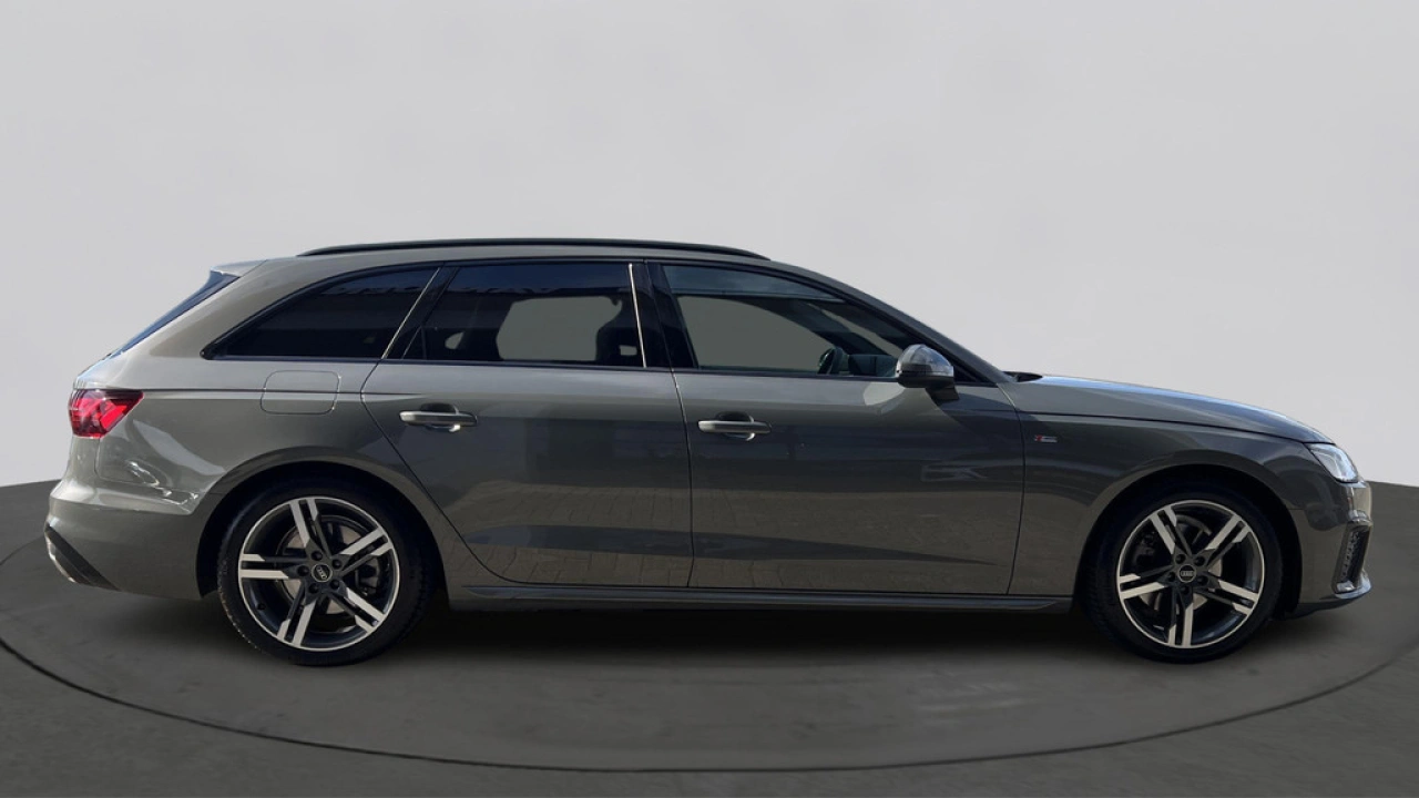 Audi A4 Avant 35 TFSI 150Pk S Edition Competition / Tour / Trekhaak / Black pakket