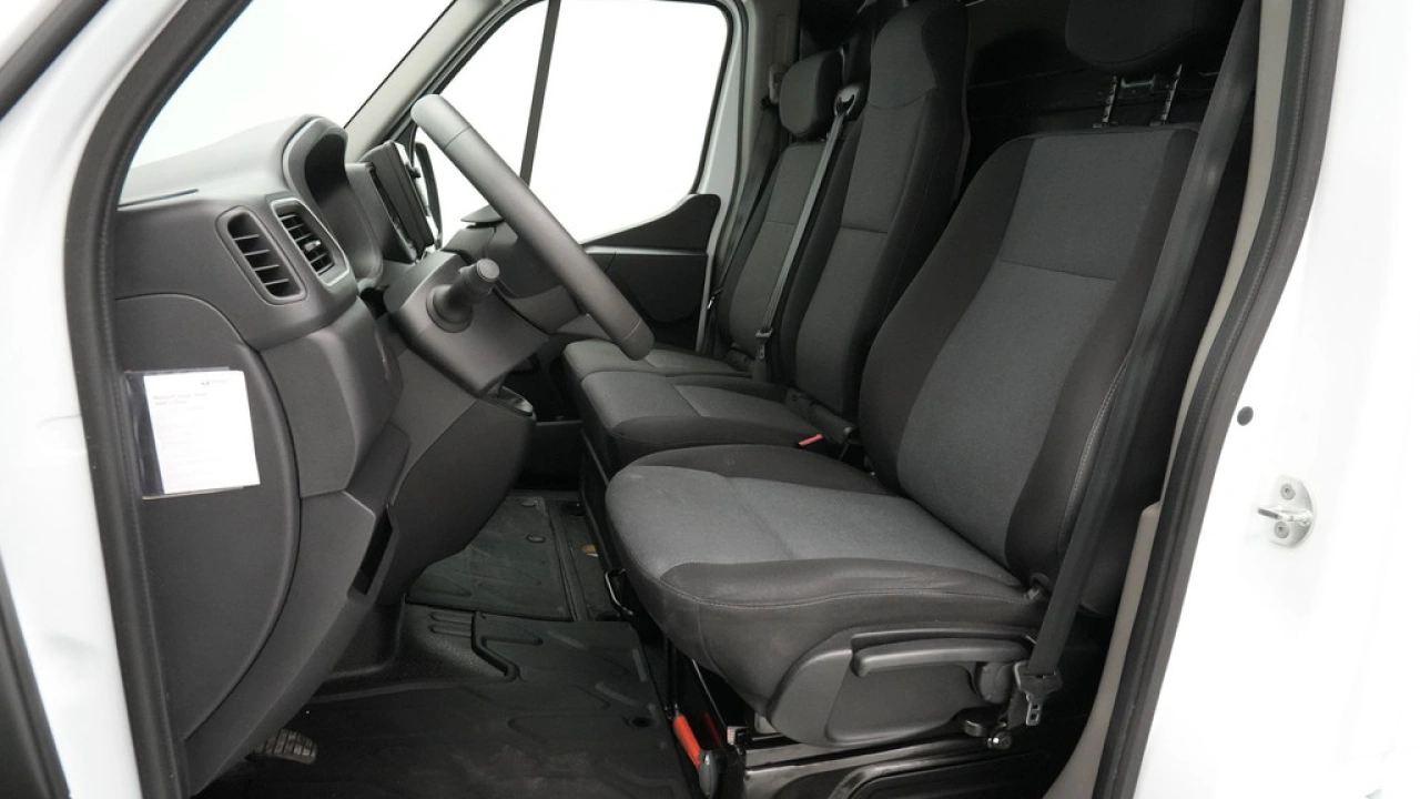 Renault Master T35 2.3 dCi 135 L2H2 Work Edition