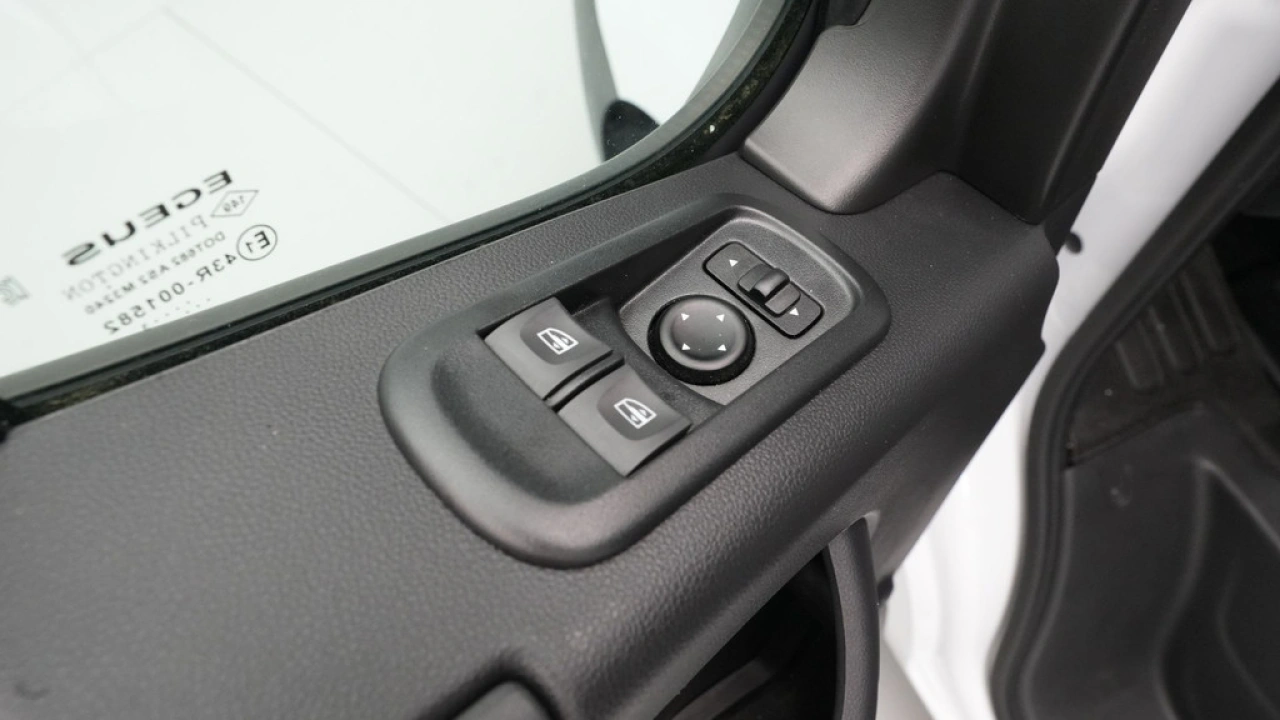 Renault Master T35 2.3 dCi 135 L2H2 Work Edition