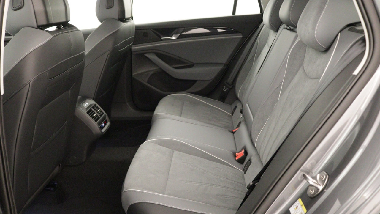 Volkswagen Passat Variant 1.5 eTSI 150pk DSG Business