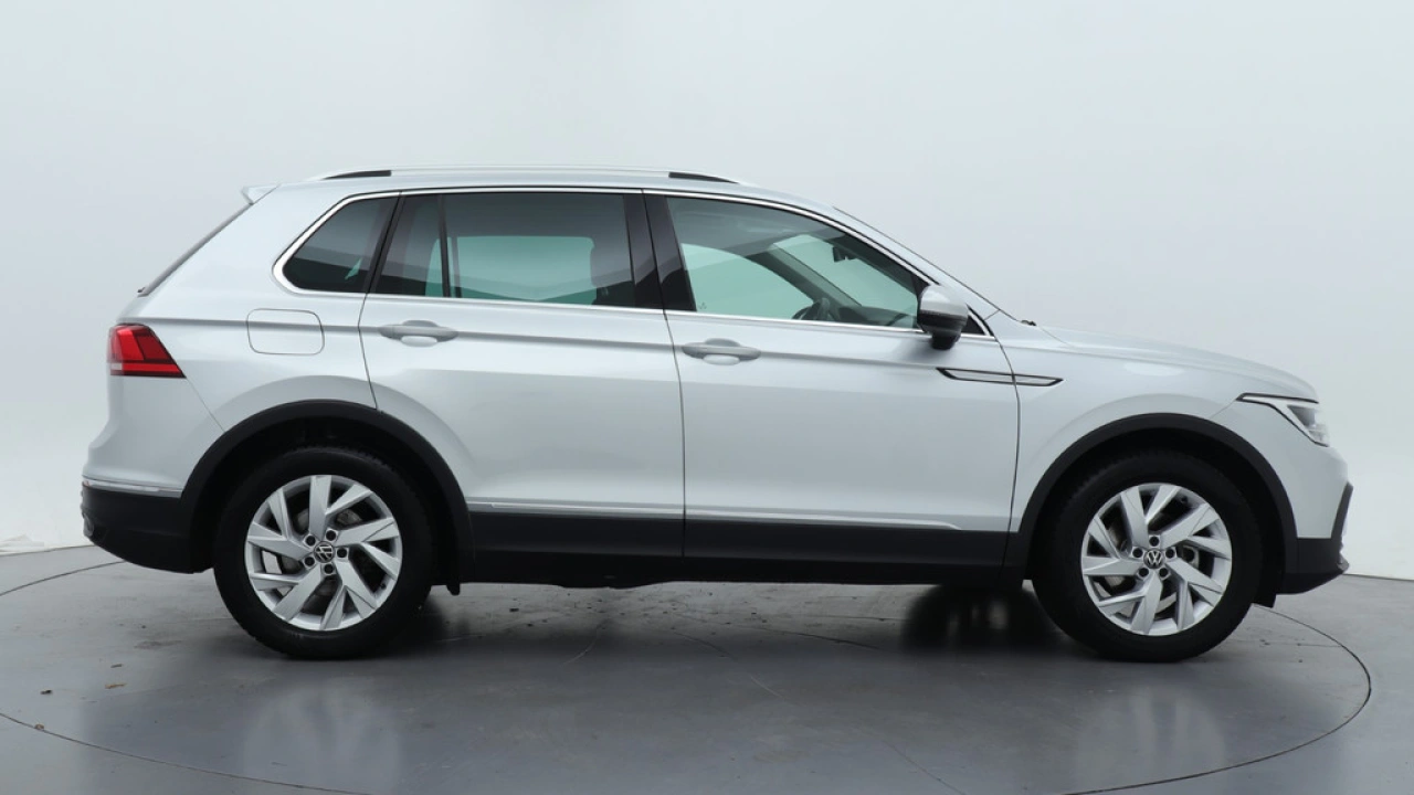 Volkswagen Tiguan 1.5 TSI 150pk Automaat DSG Life Business | Panoramadak | Trekhaak