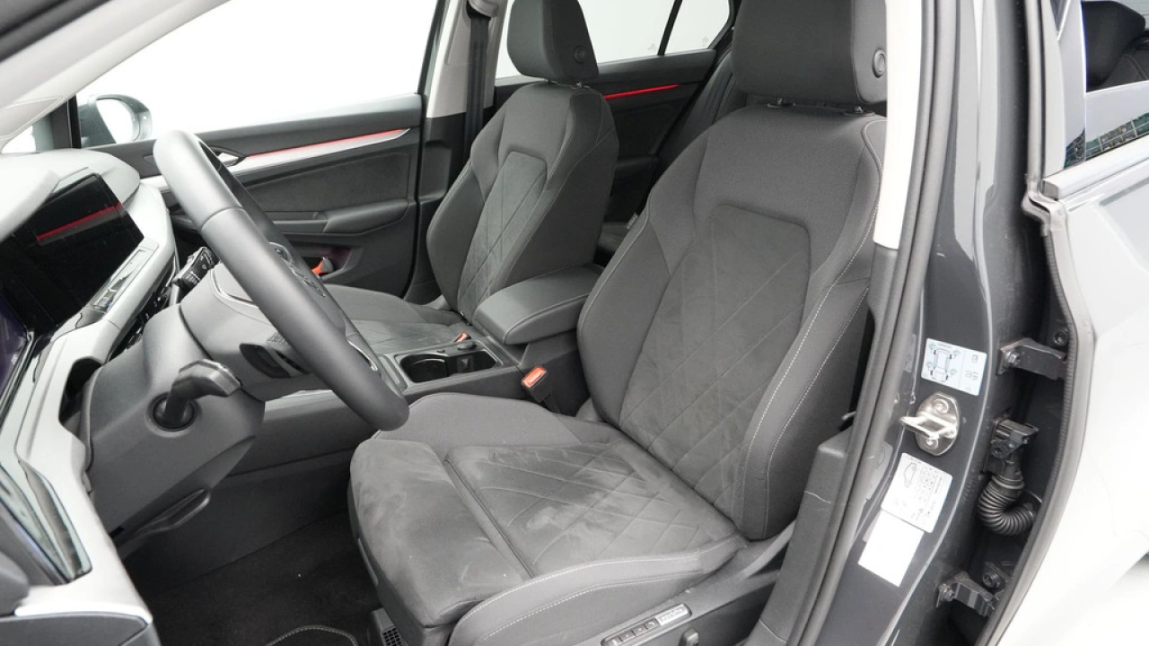 Volkswagen Golf 1.0 eTSI Life Business