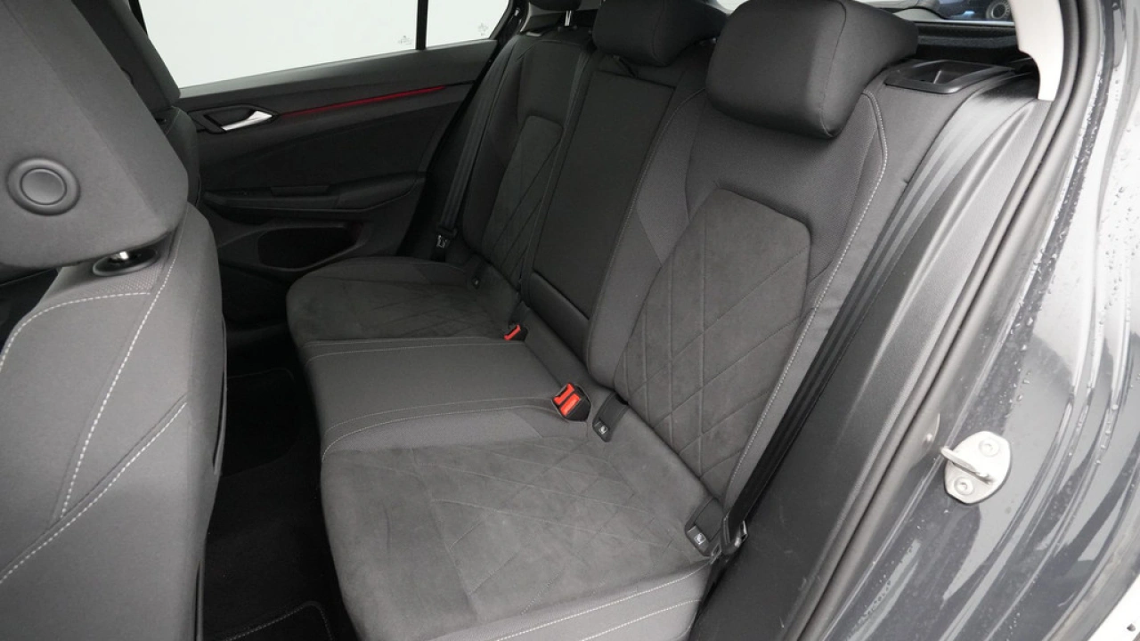 Volkswagen Golf 1.0 eTSI Life Business