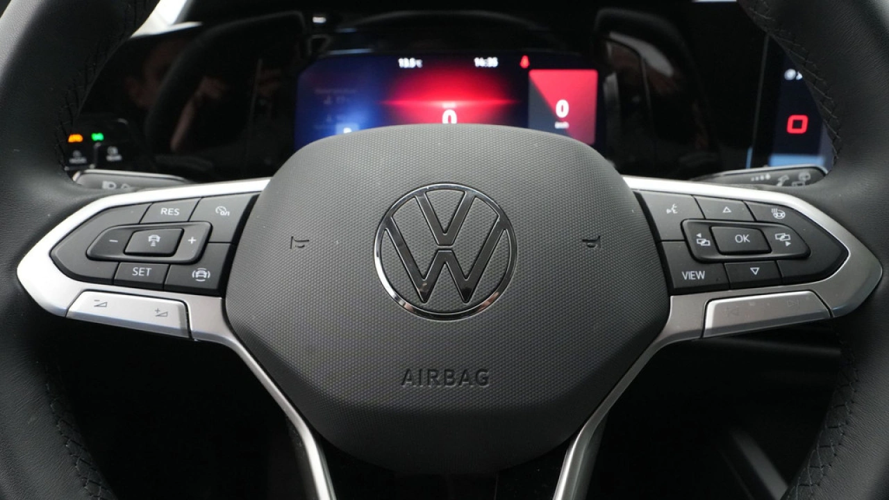 Volkswagen Golf 1.0 eTSI Life Business