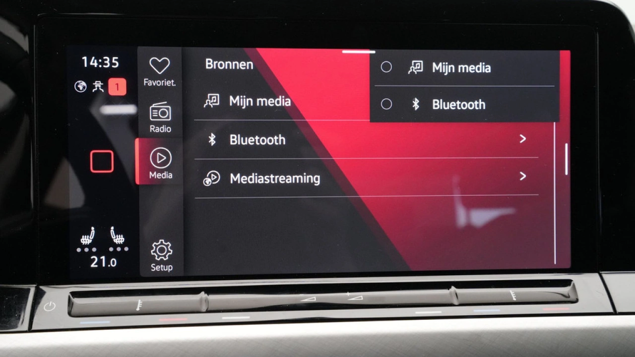 Volkswagen Golf 1.0 eTSI Life Business