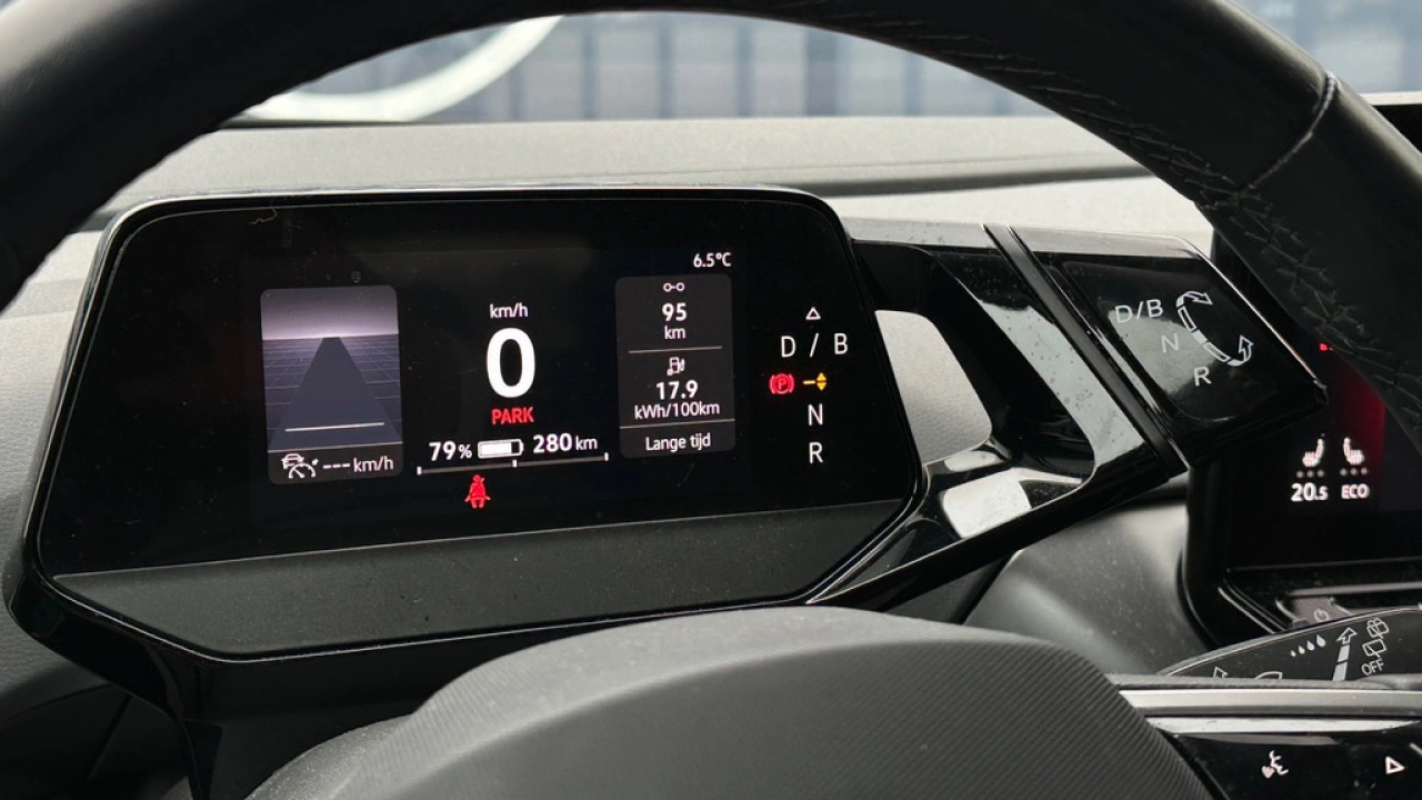 Volkswagen ID.4 First 77 kWh 204pk Navigatie Trekhaak