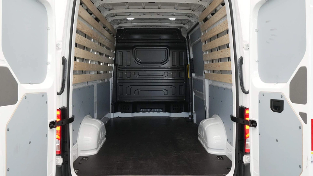 VW Bedrijfswagens Crafter 35 2.0 TDI 140pk DSG L3H3 Highline EURO VI