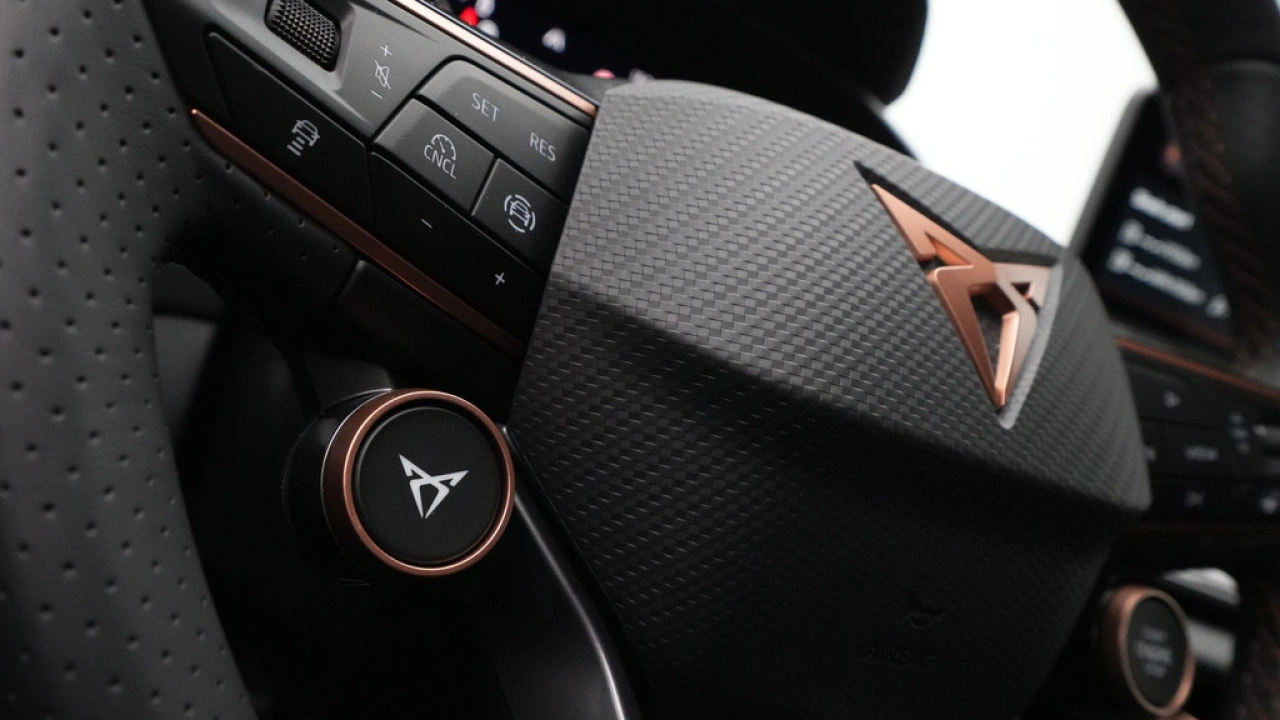 CUPRA Terramar 1.5 TSI e-Hybrid Business 204pk