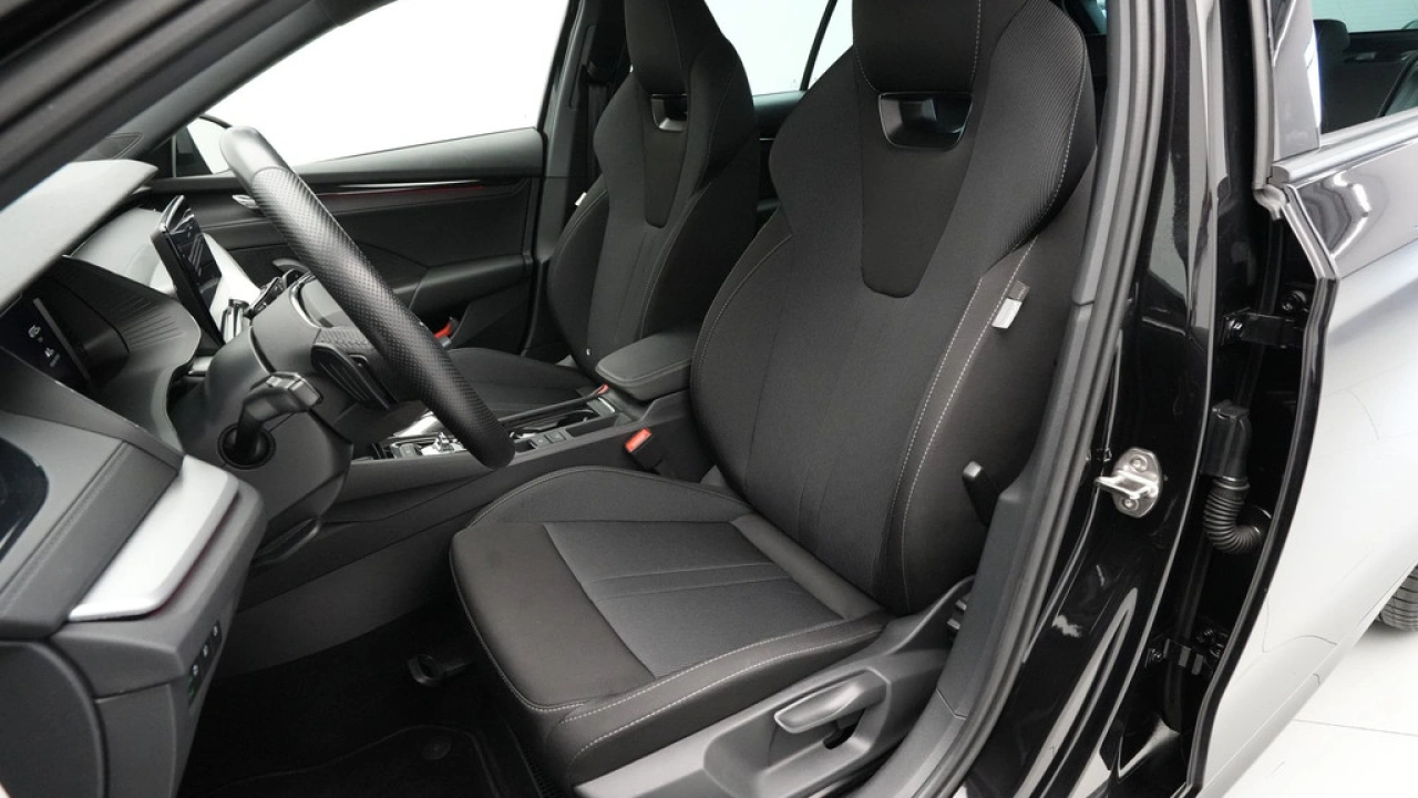Škoda Octavia Combi 1.0 e-TSI 110pk DSG Sport Business Black Edition
