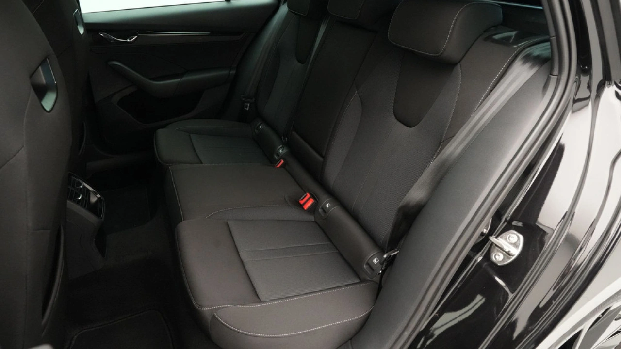 Škoda Octavia Combi 1.0 e-TSI 110pk DSG Sport Business Black Edition