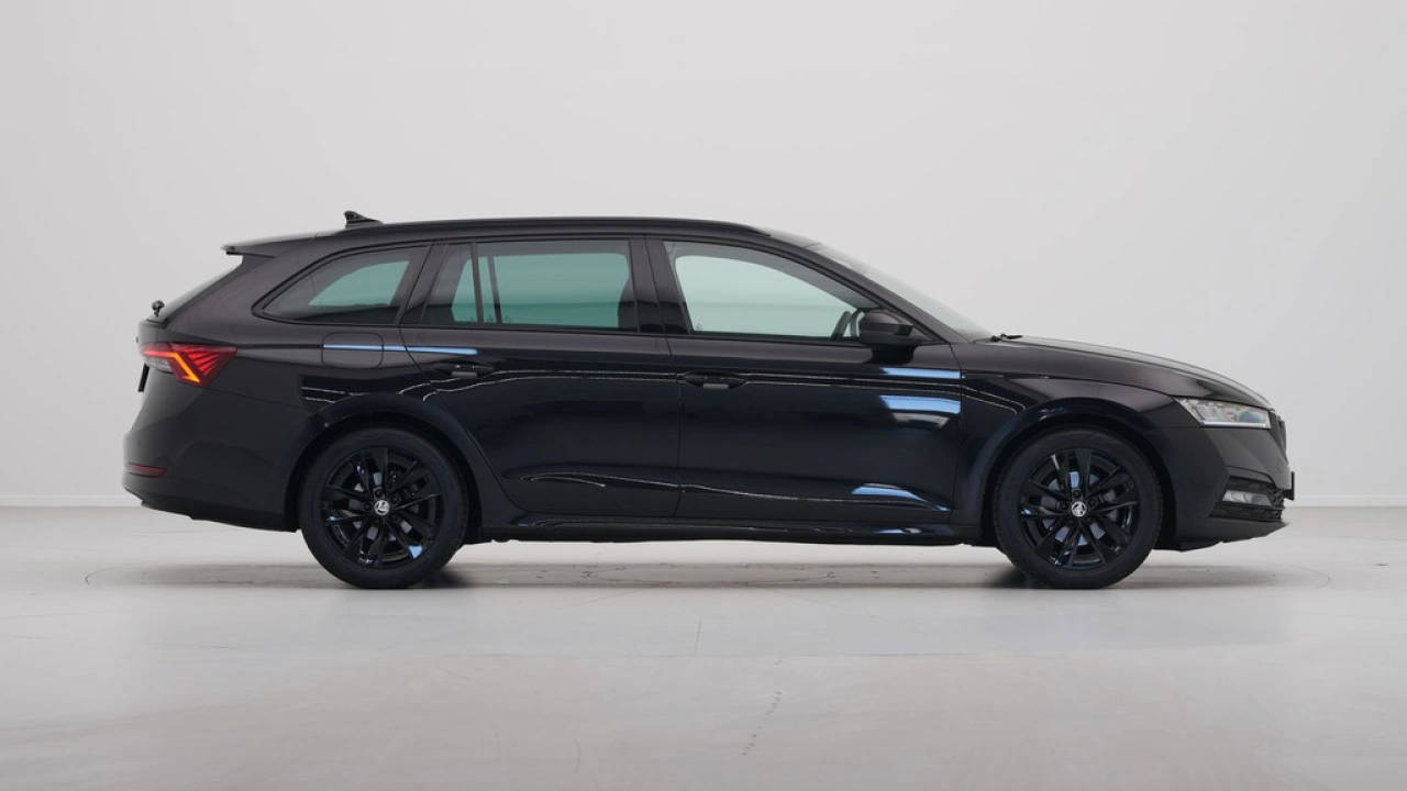 Škoda Octavia Combi 1.0 e-TSI 110pk DSG Sport Business Black Edition