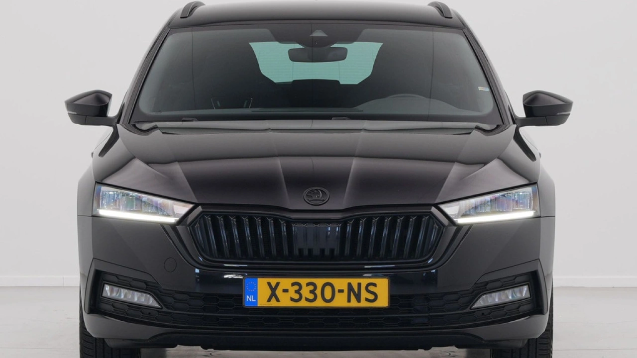 Škoda Octavia Combi 1.0 e-TSI 110pk DSG Sport Business Black Edition