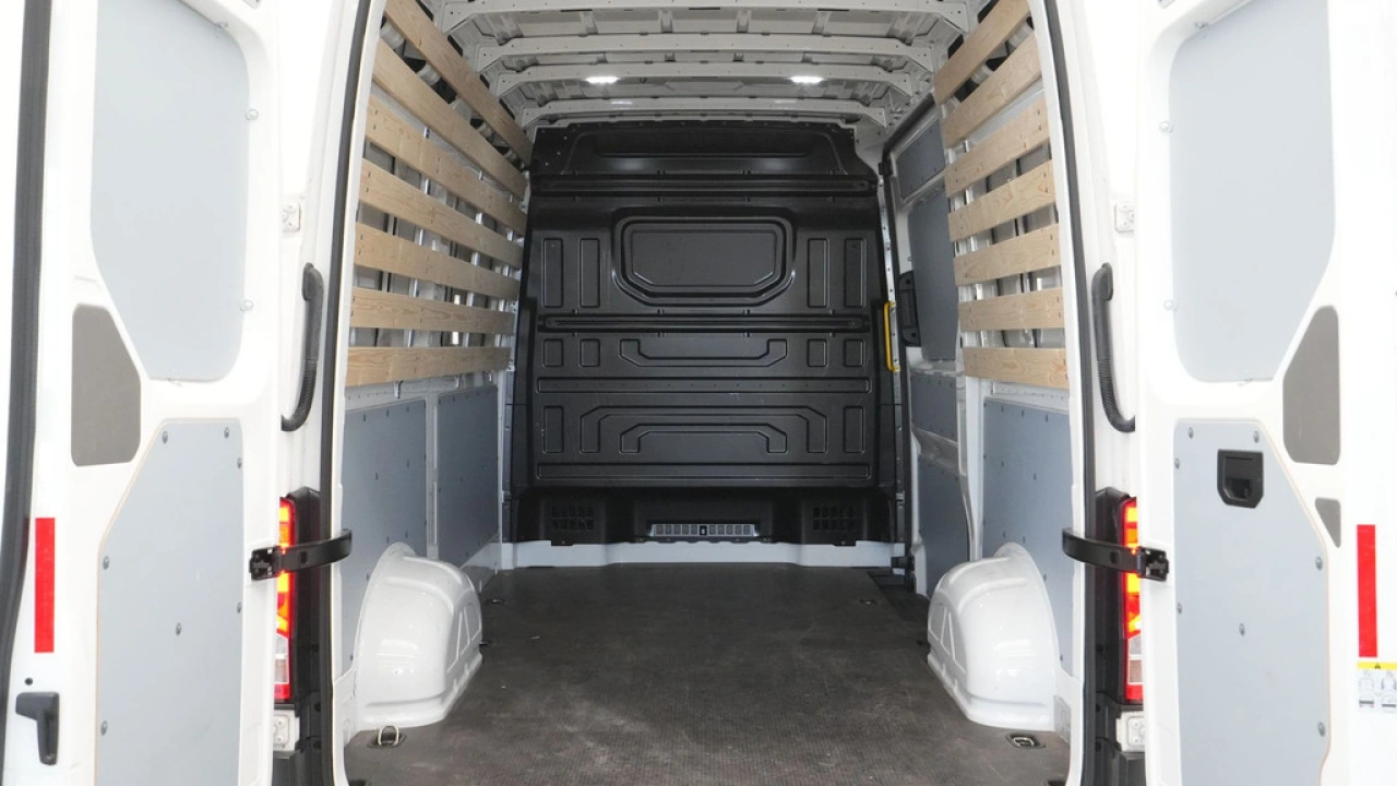 VW Bedrijfswagens Crafter 30 2.0 TDI 140pk L3H3 Highline