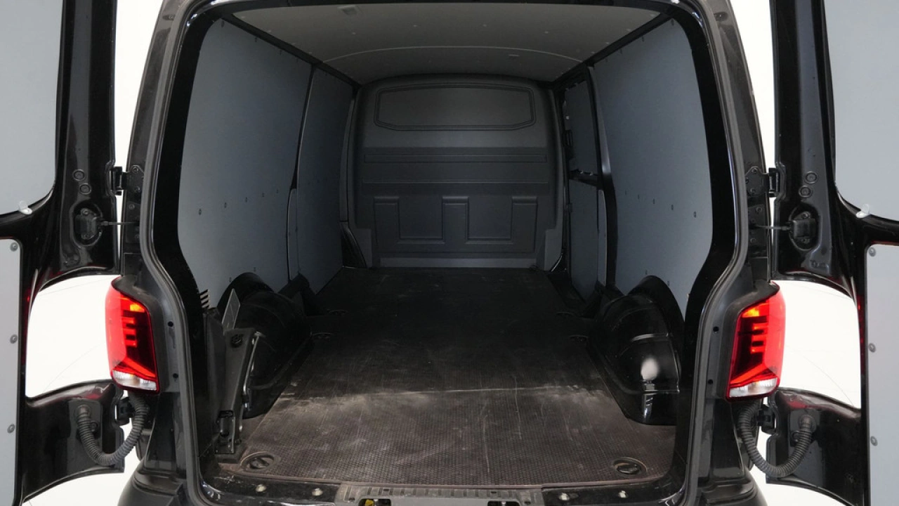 VW Bedrijfswagens Transporter 2.0 TDI L2H1 28 Economy Business