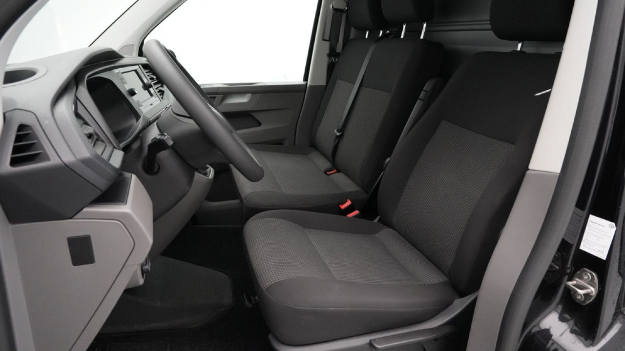 VW Bedrijfswagens Transporter 2.0 TDI L2H1 28 Economy Business