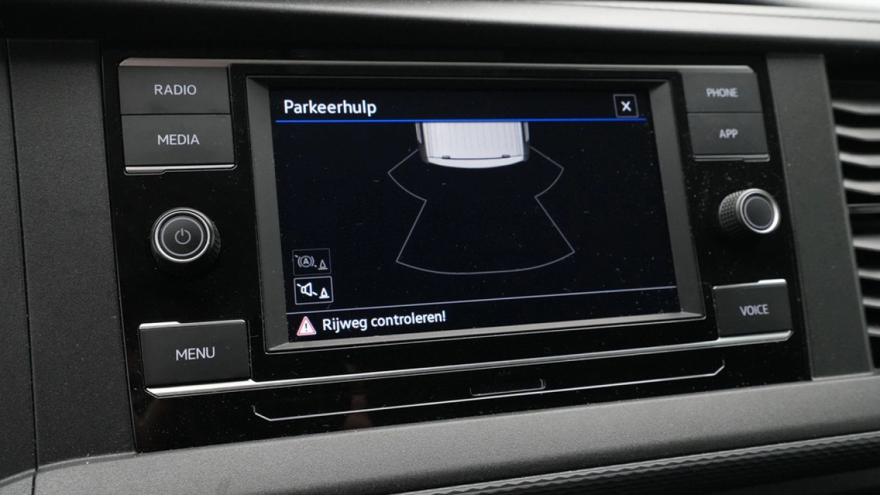 VW Bedrijfswagens Transporter 2.0 TDI L2H1 28 Economy Business