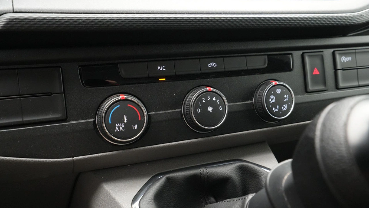 VW Bedrijfswagens Transporter 2.0 TDI L2H1 28 Economy Business