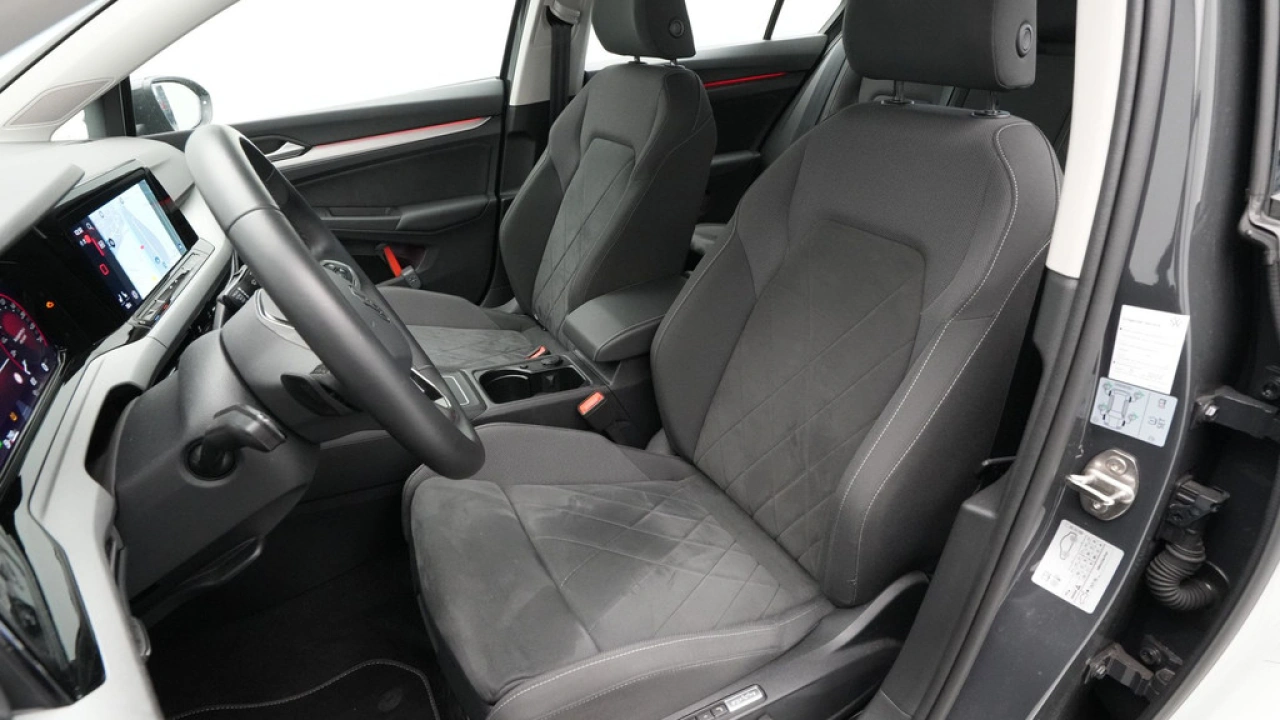 Volkswagen Golf 1.0 eTSI 110pk DSG Life Business