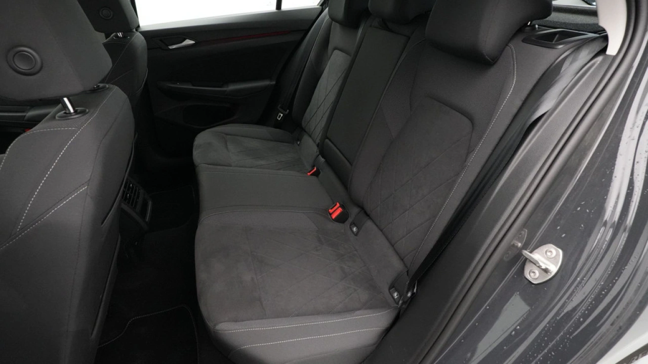 Volkswagen Golf 1.0 eTSI 110pk DSG Life Business